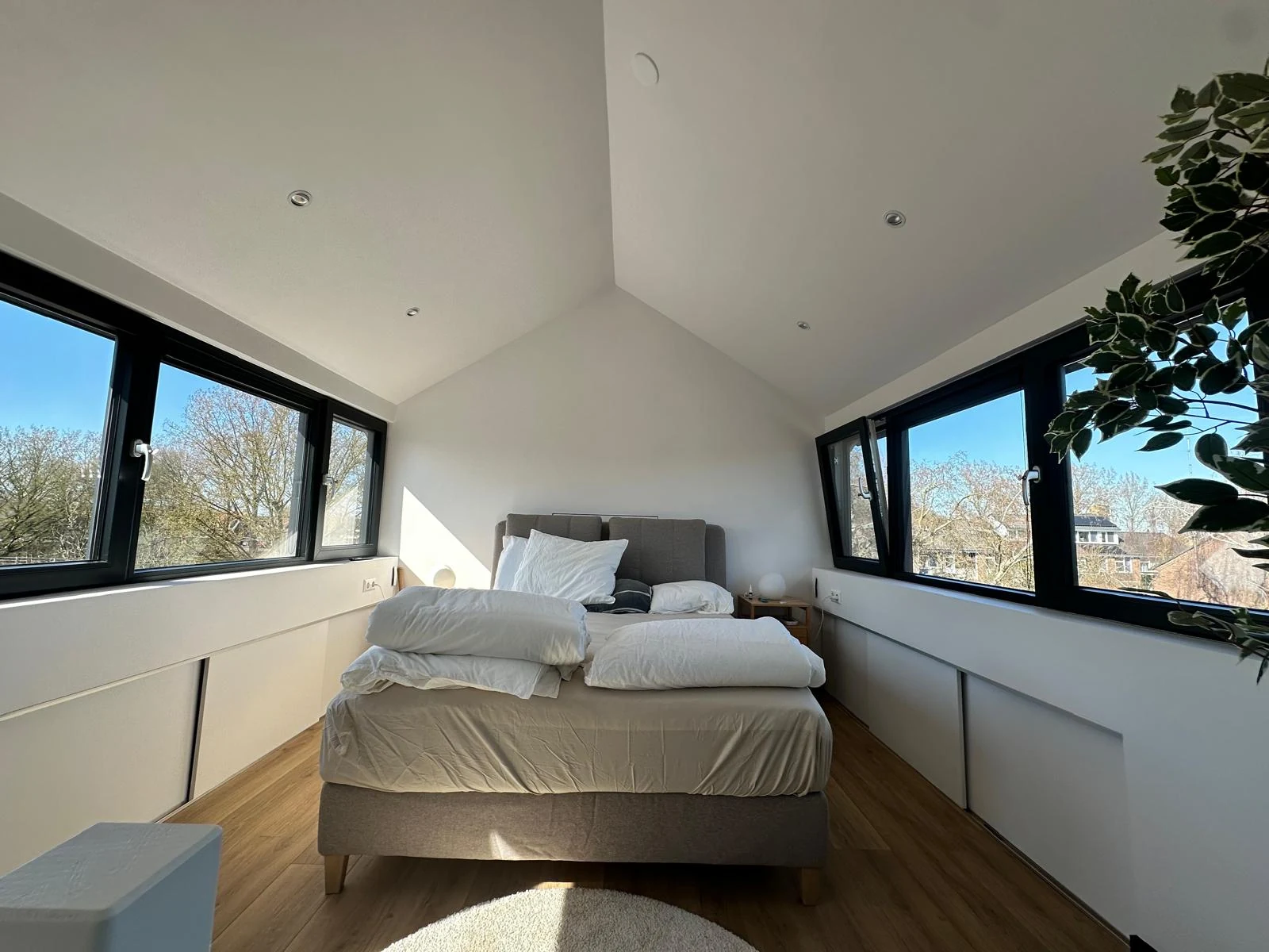 Getoond interieur van een prefab dakverhoging bij een rijwoning